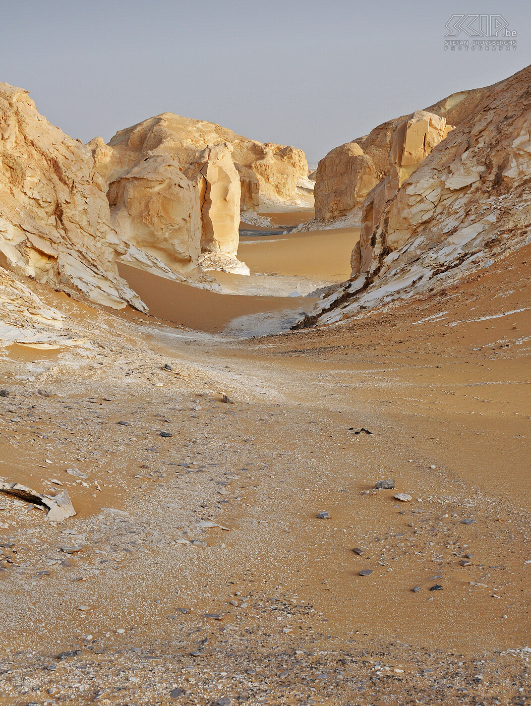 Wadi Biddendee Een smalle canyon waar fosiele schelpen en zwart ijzeren pyriet te vinden zijn. Stefan Cruysberghs